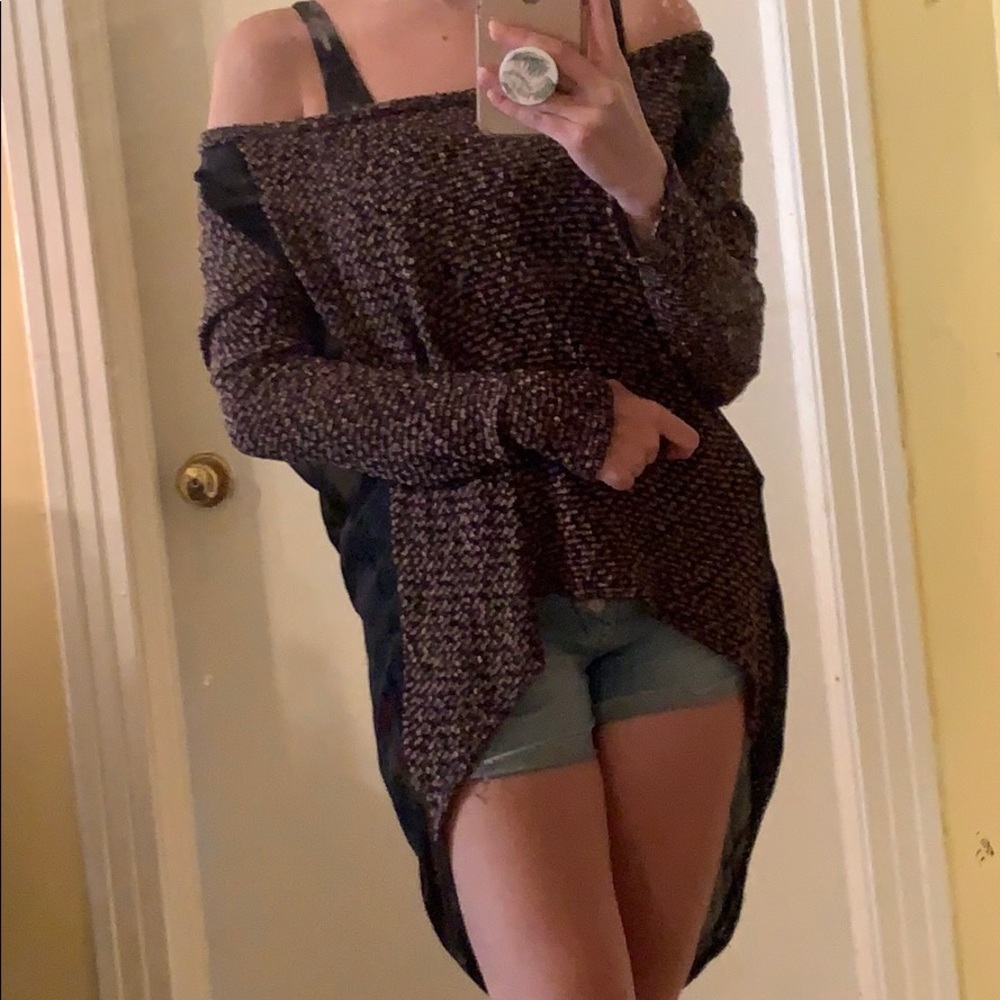 Hi-Lo, Off the Shoulder, Tan & Black Top